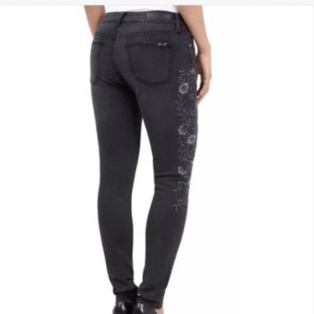 New. Size 4!!! NWT LAST PAIR - Picture 7 of 8